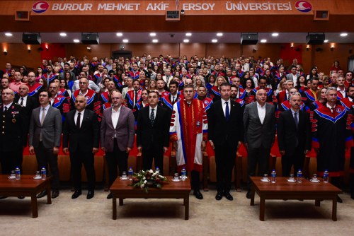 MAKÜ’de Biniş Giyme ve Akademik Performans Ödül Töreni Düzenlendi