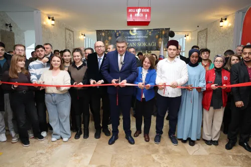 Rektör Dalgar, Ramazan Sokağı açılışında öğrencilerle buluştu