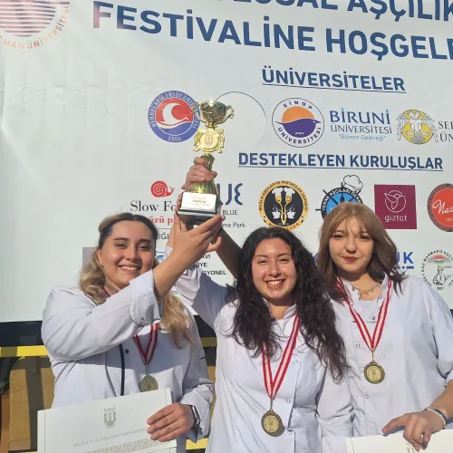 MAKÜ öğrencileri Ulusal Aşçılık Festivalinin Şampiyonu oldular
