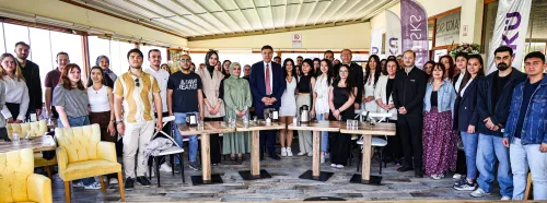 MAKÜ’de ‘Bilim Kafe’ buluşmasında Rektör Dalgar öğrencilerle geleceğin üniversitesini konuştu