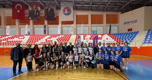 MAKÜ bahar şenliklerinde voleybol heyecanı sona erdi