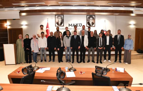 MAKÜ’de Uluslararası Ticaret Elçileri sertifikalarını aldılar