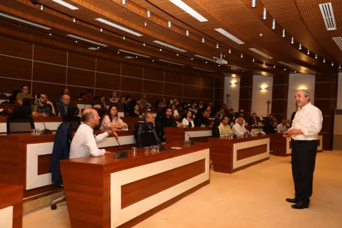 Prof. Dr. Azmi Yalçın’dan MAKÜ’de değişim yönetimi semineri